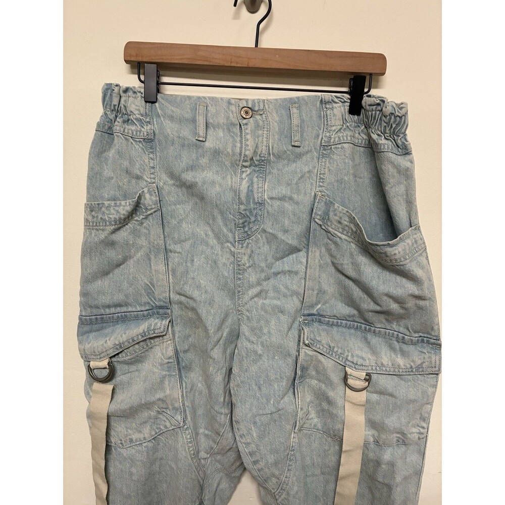We The Free Hazel Pull On Drop Waist Harem Cargo Pocket Jeans Light Wash XL - Picture 2 of 9